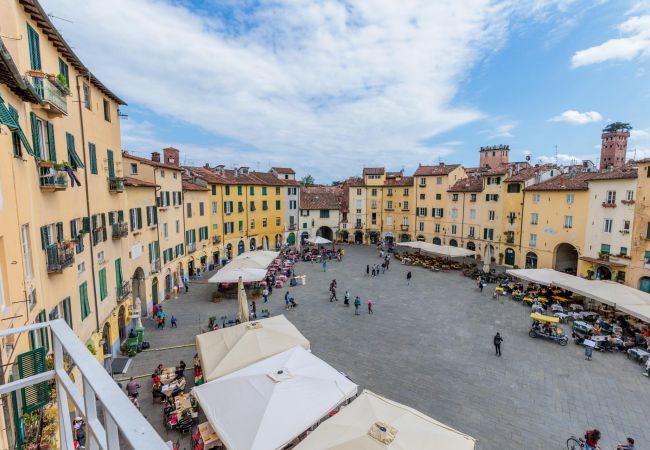 Appartement in Lucca - Luxury 3 bedrooms Apartment Amazing Views over the Amphiteatre Square inside the Walls of Lucca Appartement in Lucca - Luxury 3 bedrooms Apartment Amazing Views over the Amphiteatre Square inside the Walls of Lucca
