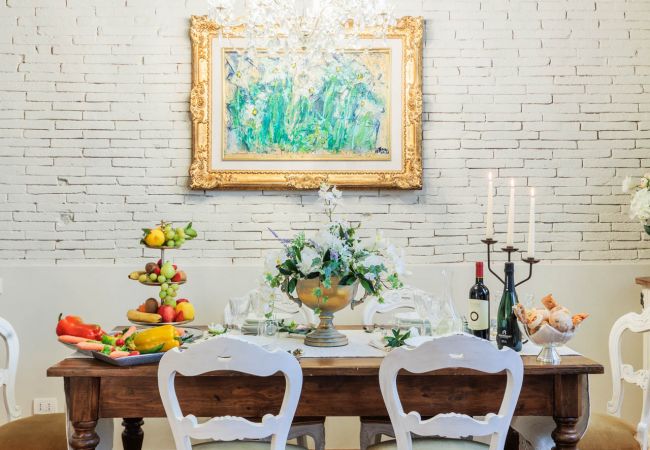 Appartement in Lucca - The Garden Along The Stream, romantic apartment with private garden inside the walls of Lucca Appartement in Lucca - The Garden Along The Stream, romantic apartment with private garden inside the walls of Lucca