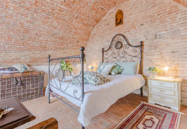  in Lucca - Casa La Guardia, a Classic 3 bedrooms Panoramic Apartment inside a Medieval tower dating back to 1100s within the Walls of Lucca