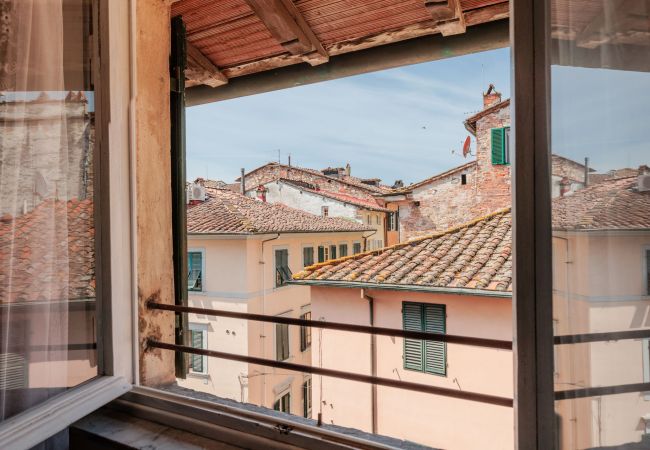 Appartement in Lucca - Casa La Guardia, a Classic 3 bedrooms Panoramic Apartment inside a Medieval tower dating back to 1100s within the Walls of Lucca Appartement in Lucca - Casa La Guardia, a Classic 3 bedrooms Panoramic Apartment inside a Medieval tower dating back to 1100s within the Walls of Lucca