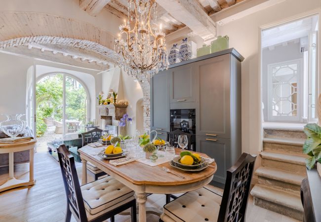 Appartement in Lucca - Luxury Apartment with Private Garden inside Lucca Appartement in Lucca - Luxury Apartment with Private Garden inside Lucca