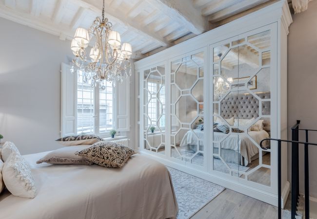 Appartement in Lucca - Luxury Apartment with Private Garden inside Lucca Appartement in Lucca - Luxury Apartment with Private Garden inside Lucca