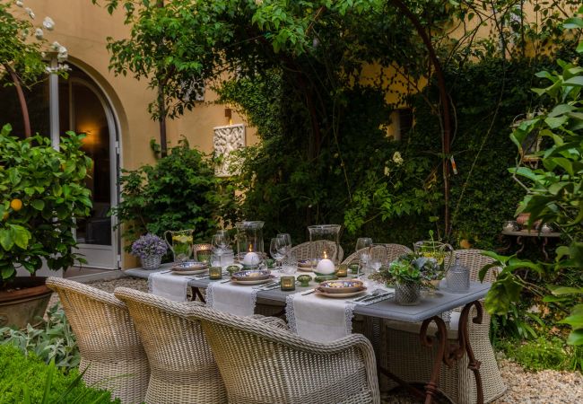 Appartement in Lucca - Luxury Apartment with Private Garden inside Lucca Appartement in Lucca - Luxury Apartment with Private Garden inside Lucca