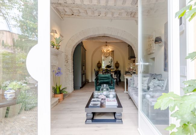 Appartement in Lucca - Luxury Apartment with Private Garden inside Lucca Appartement in Lucca - Luxury Apartment with Private Garden inside Lucca