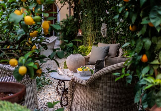 Appartement in Lucca - Luxury Apartment with Private Garden inside Lucca Appartement in Lucca - Luxury Apartment with Private Garden inside Lucca