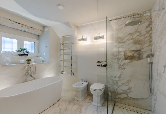 Appartement in Lucca - Luxury Apartment with Private Garden inside Lucca Appartement in Lucca - Luxury Apartment with Private Garden inside Lucca