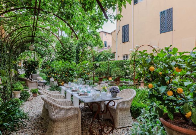 Appartement in Lucca - Luxury Apartment with Private Garden inside Lucca Appartement in Lucca - Luxury Apartment with Private Garden inside Lucca