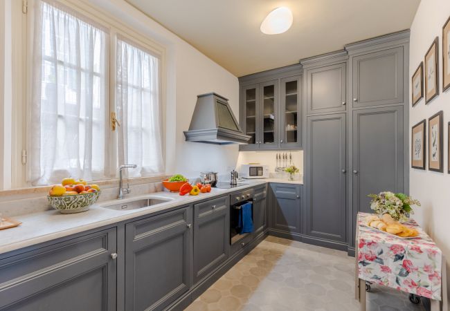 Appartement in Lucca - Smart and Luxury 2 bedrooms 2 bathrooms first floor apartment centrally located inside the walls of Lucca Appartement in Lucca - Smart and Luxury 2 bedrooms 2 bathrooms first floor apartment centrally located inside the walls of Lucca