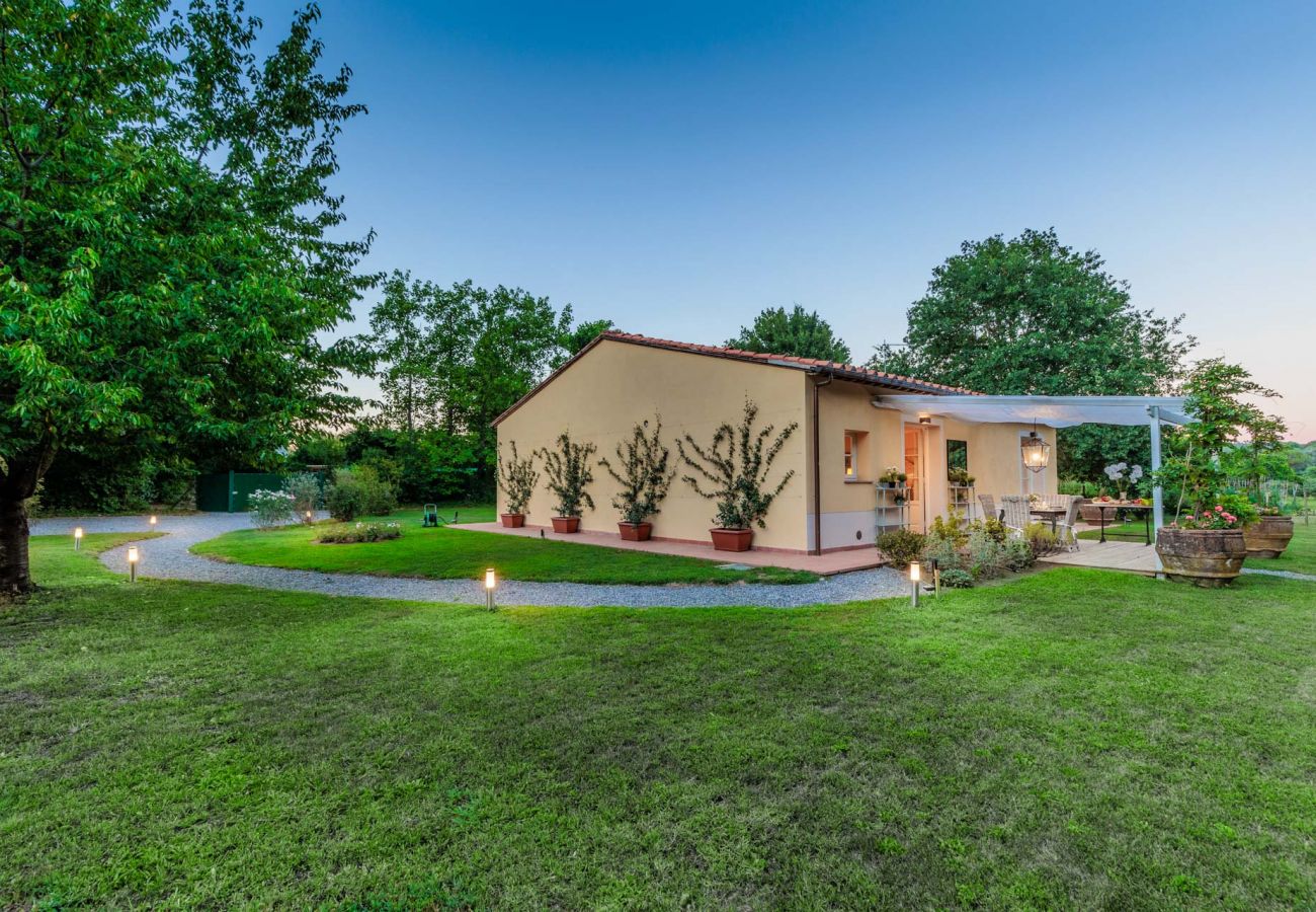 Villa in Lucca - Charming Cottage with Private Pool in Lucca Villa in Lucca - Charming Cottage with Private Pool in Lucca