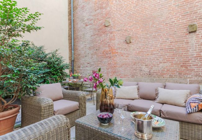 Appartement in Lucca - Vissi D'Arte, a Luxury Ground Floor Apartment with Private Garden inside the Walls of Lucca Appartement in Lucca - Vissi D'Arte, a Luxury Ground Floor Apartment with Private Garden inside the Walls of Lucca