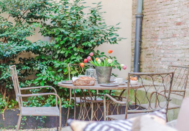 Appartement in Lucca - Vissi D'Arte, a Luxury Ground Floor Apartment with Private Garden inside the Walls of Lucca Appartement in Lucca - Vissi D'Arte, a Luxury Ground Floor Apartment with Private Garden inside the Walls of Lucca