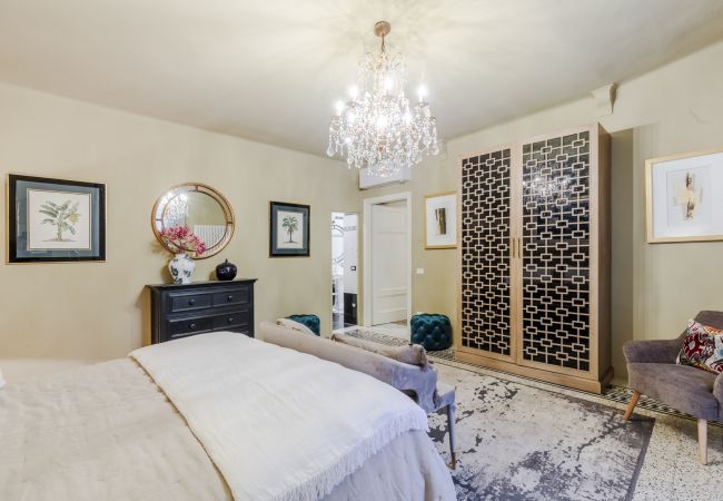 Appartement in Lucca - Vissi D'Arte, a Luxury Ground Floor Apartment with Private Garden inside the Walls of Lucca Appartement in Lucca - Vissi D'Arte, a Luxury Ground Floor Apartment with Private Garden inside the Walls of Lucca