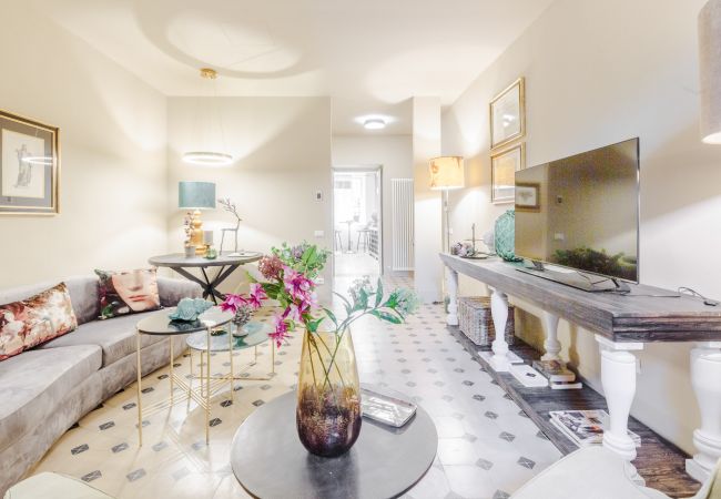 Appartement in Lucca - Vissi D'Arte, a Luxury Ground Floor Apartment with Private Garden inside the Walls of Lucca Appartement in Lucca - Vissi D'Arte, a Luxury Ground Floor Apartment with Private Garden inside the Walls of Lucca