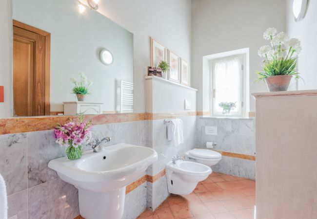 Appartement in Monte San quirico - Pietro Farmhouse Apartment in Wine Resort in Lucca Appartement in Monte San quirico - Pietro Farmhouse Apartment in Wine Resort in Lucca