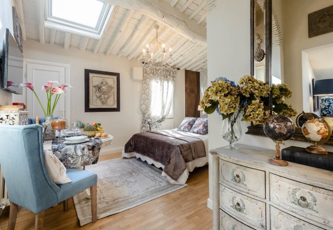  in Lucca - Moro Studio Suite, Smart Classy Apartment in Lucca