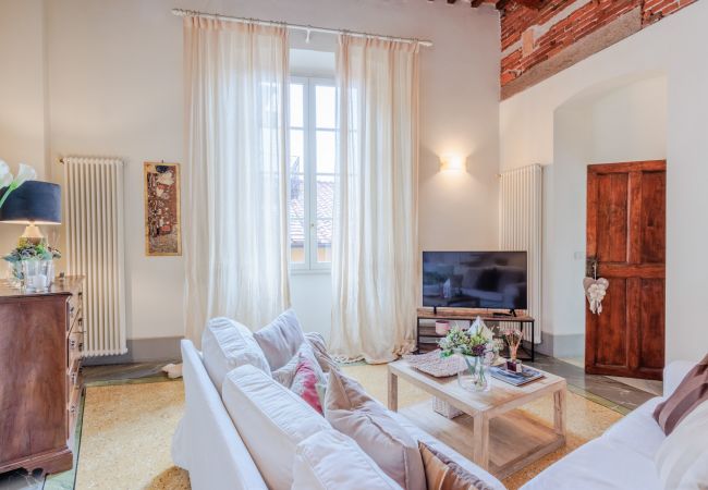 Appartement in Lucca - Elegant Apartment in a Quiet Street inside the Walls Of Lucca Appartement in Lucca - Elegant Apartment in a Quiet Street inside the Walls Of Lucca