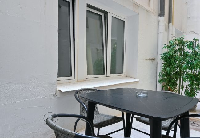 Appartement in Madrid - Moderno y elegante ap. Barrio Ibiza Temporal Appartement in Madrid - Moderno y elegante ap. Barrio Ibiza Temporal