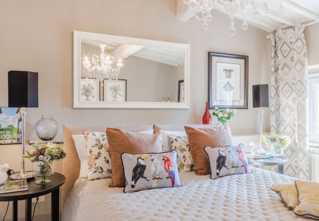 Appartement in Lucca - Casa Marta, Luxury 2 Bedrooms Apartment with Terrace Inside the Walls of Lucca Appartement in Lucca - Casa Marta, Luxury 2 Bedrooms Apartment with Terrace Inside the Walls of Lucca