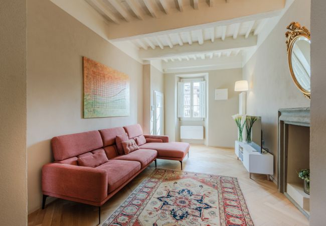 Appartement in Lucca - Casa Pino 2 bedrooms 2 bathrooms contemporary apartment facing Piazza Anfiteatro Appartement in Lucca - Casa Pino 2 bedrooms 2 bathrooms contemporary apartment facing Piazza Anfiteatro