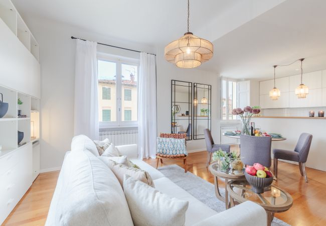 Appartement in Lucca - A Fresh Modern Penthouse inside the Walls of Lucca Appartement in Lucca - A Fresh Modern Penthouse inside the Walls of Lucca