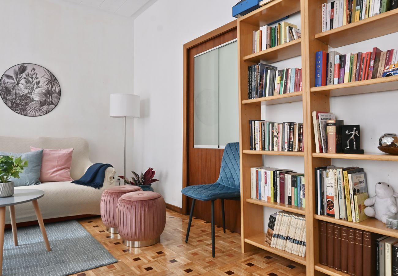 Appartement in Madrid - Apartamento de Cuatro Dormitorios en el Bohemio Barrio de Malasaña.Temporal 