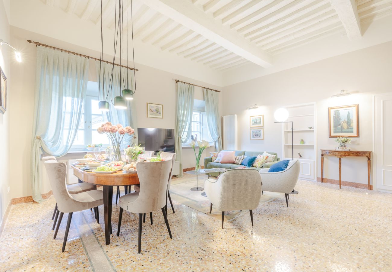 Appartement in Lucca - Elevate Your Living: Heritage Meets Modernity