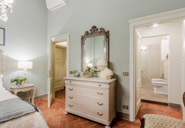 Appartement in Lucca - Casa Celeste 3 Bedrooms Apartment with Terrace Inside Lucca Appartement in Lucca - Casa Celeste 3 Bedrooms Apartment with Terrace Inside Lucca