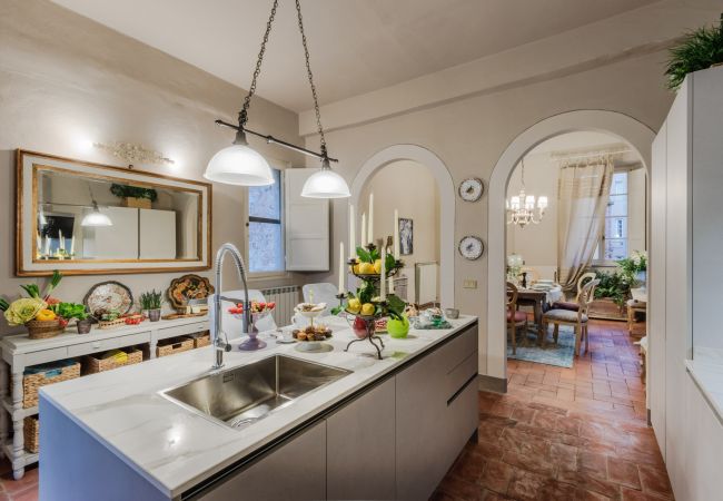 Appartement in Lucca - Casa Celeste 3 Bedrooms Apartment with Terrace Inside Lucca Appartement in Lucca - Casa Celeste 3 Bedrooms Apartment with Terrace Inside Lucca