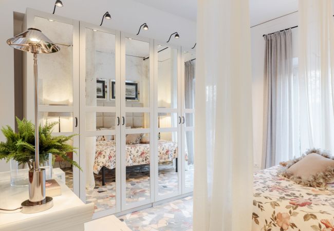 Appartement in Lucca - Luxury Home, Private Garden and Jacuzzi inside Lucca Appartement in Lucca - Luxury Home, Private Garden and Jacuzzi inside Lucca