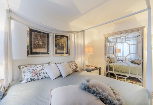 Appartement in Lucca - Luxury Home, Private Garden and Jacuzzi inside Lucca Appartement in Lucca - Luxury Home, Private Garden and Jacuzzi inside Lucca