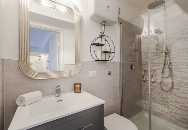 Appartement in Lucca - Luxury Home, Private Garden and Jacuzzi inside Lucca Appartement in Lucca - Luxury Home, Private Garden and Jacuzzi inside Lucca