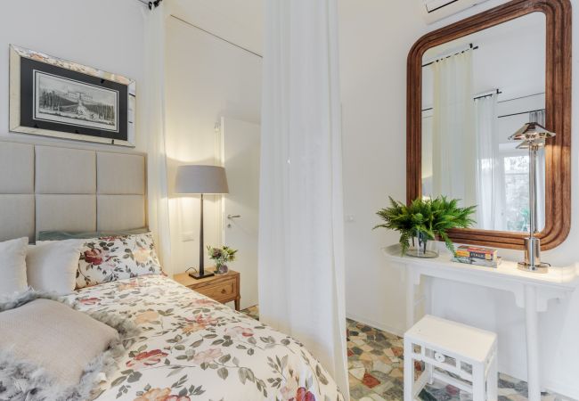 Appartement in Lucca - Luxury Home, Private Garden and Jacuzzi inside Lucca Appartement in Lucca - Luxury Home, Private Garden and Jacuzzi inside Lucca