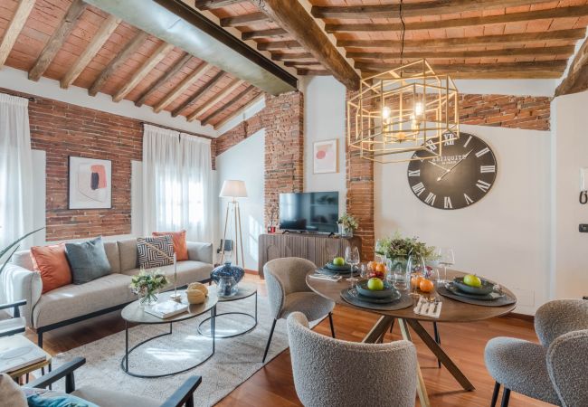  in Lucca - Dorina Penthouse 2 bedrooms 2 bathrooms inside the Lucca Walls