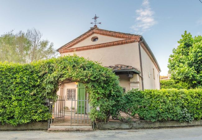 Villa in Lucca - Charming Church converted into Farmhouse with Pool Villa in Lucca - Charming Church converted into Farmhouse with Pool