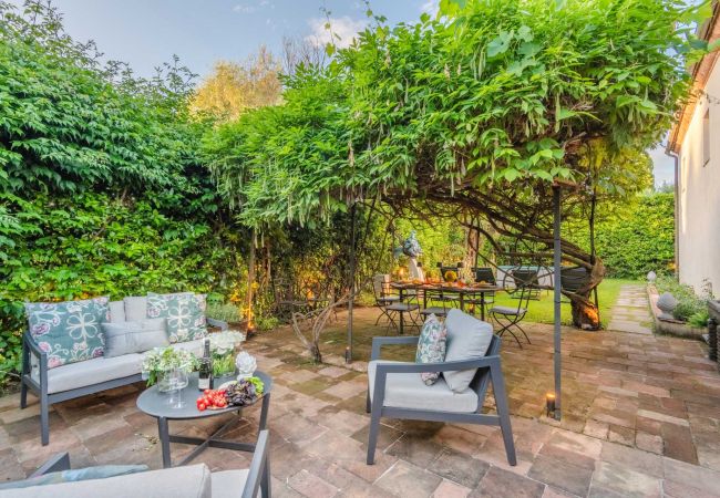 Villa in Lucca - Charming Church converted into Farmhouse with Pool Villa in Lucca - Charming Church converted into Farmhouse with Pool