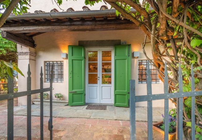 Villa in Lucca - Charming Church converted into Farmhouse with Pool Villa in Lucca - Charming Church converted into Farmhouse with Pool