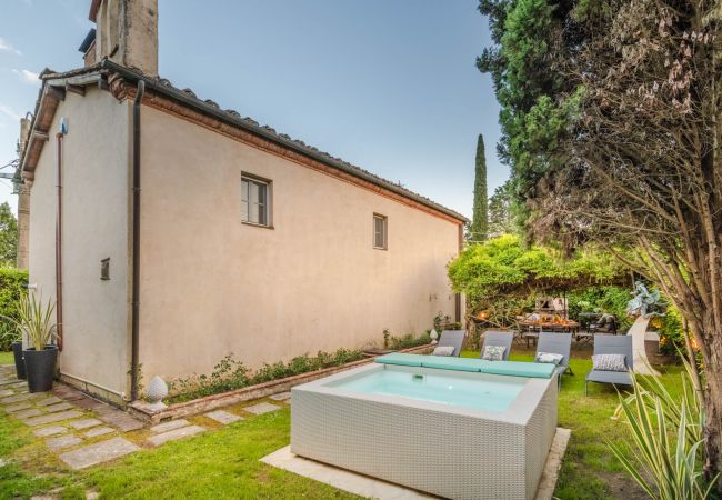 Villa in Lucca - Charming Church converted into Farmhouse with Pool Villa in Lucca - Charming Church converted into Farmhouse with Pool