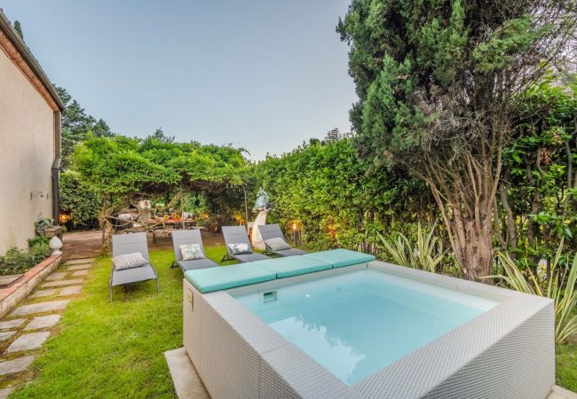 Villa in Lucca - Charming Church converted into Farmhouse with Pool Villa in Lucca - Charming Church converted into Farmhouse with Pool