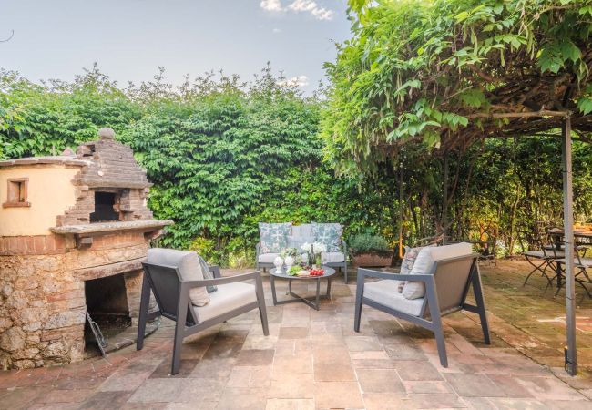 Villa in Lucca - Charming Church converted into Farmhouse with Pool Villa in Lucca - Charming Church converted into Farmhouse with Pool