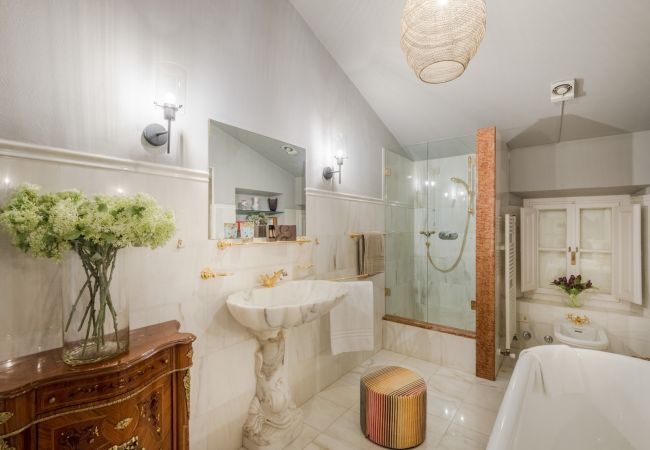 Villa in Lucca - Charming Church converted into Farmhouse with Pool Villa in Lucca - Charming Church converted into Farmhouse with Pool