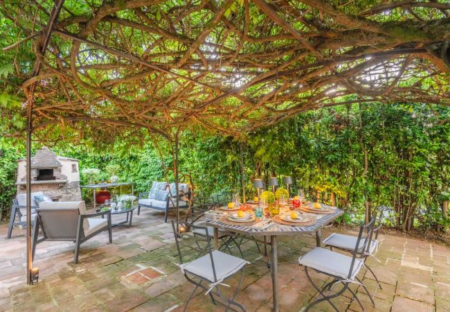 Villa in Lucca - Charming Church converted into Farmhouse with Pool Villa in Lucca - Charming Church converted into Farmhouse with Pool