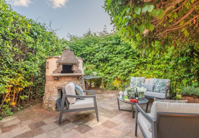 Villa in Lucca - Charming Church converted into Farmhouse with Pool Villa in Lucca - Charming Church converted into Farmhouse with Pool