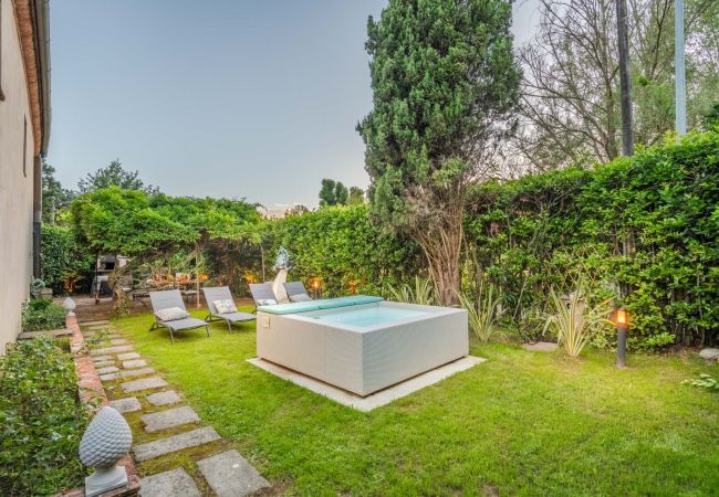 Villa in Lucca - Charming Church converted into Farmhouse with Pool Villa in Lucca - Charming Church converted into Farmhouse with Pool