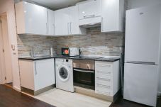 Appartement in Madrid -  Amplio Apartamento con Balcón en Calle Santa Engracia, Chamberí  
