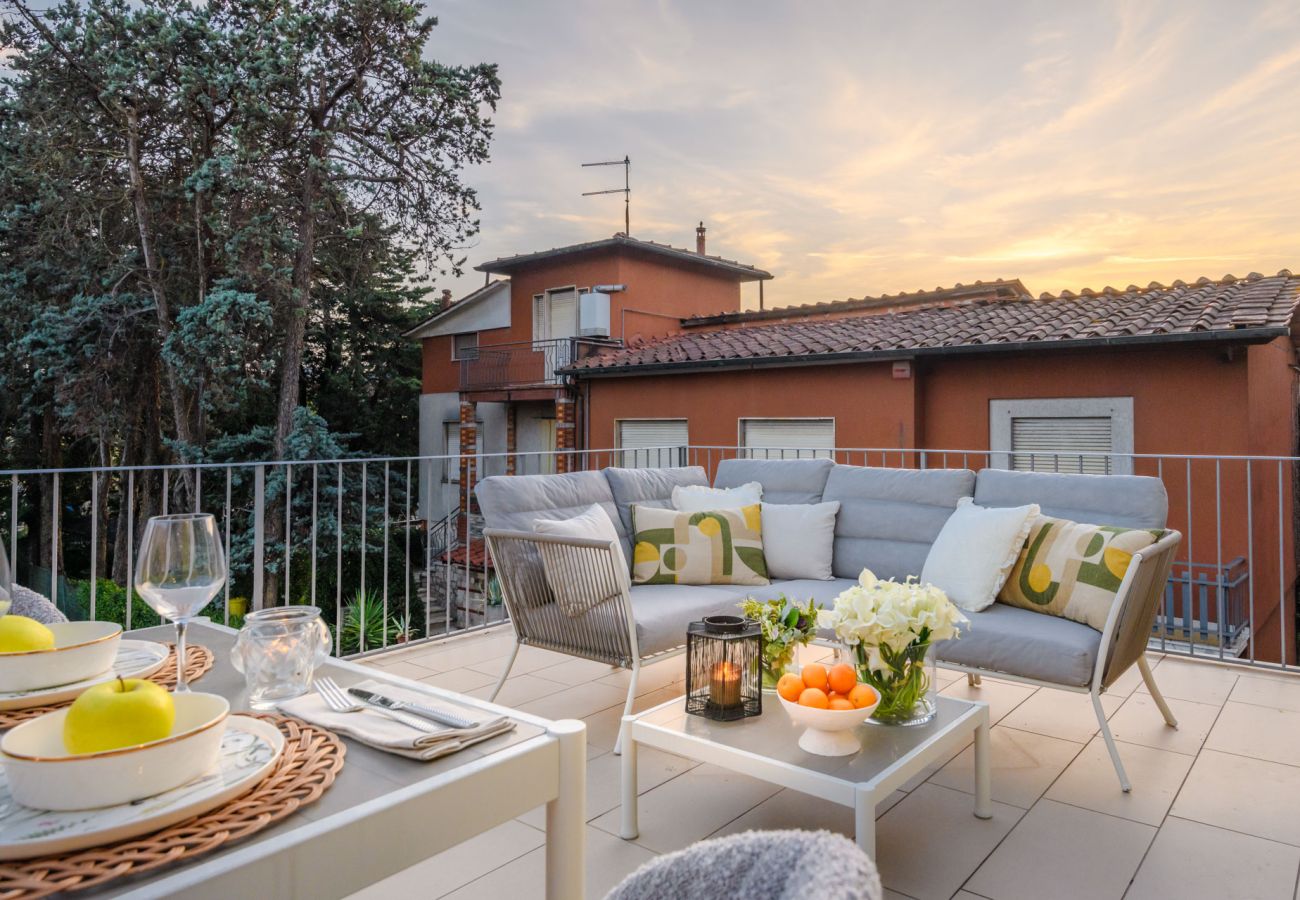 Appartement in Lucca - The City Terrace Apartment: smart 2 bedrooms in Lucca