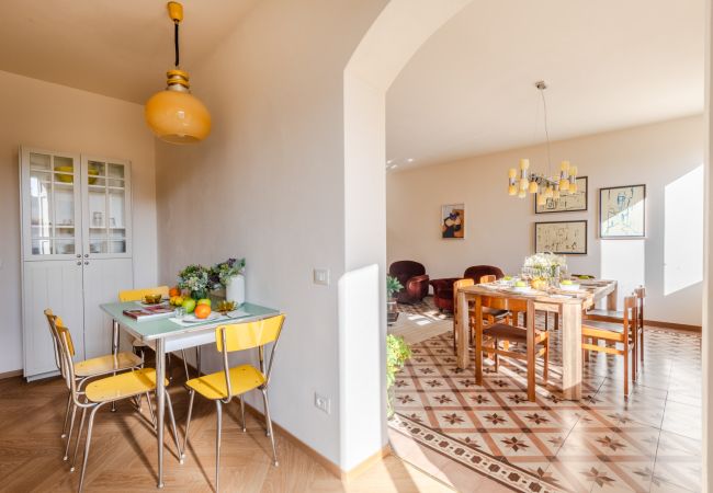 Appartement in Lucca - Spacious Apartment Overlooking the Canal in Lucca – 3 Bedrooms, 2 Bathrooms Appartement in Lucca - Spacious Apartment Overlooking the Canal in Lucca – 3 Bedrooms, 2 Bathrooms