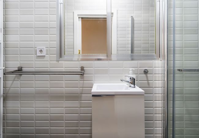 Appartement in Madrid - Acogedor piso con balcones en el centro de Madrid , a unos pasos de la Plaza Mayor .Temporal Appartement in Madrid - Acogedor piso con balcones en el centro de Madrid , a unos pasos de la Plaza Mayor .Temporal