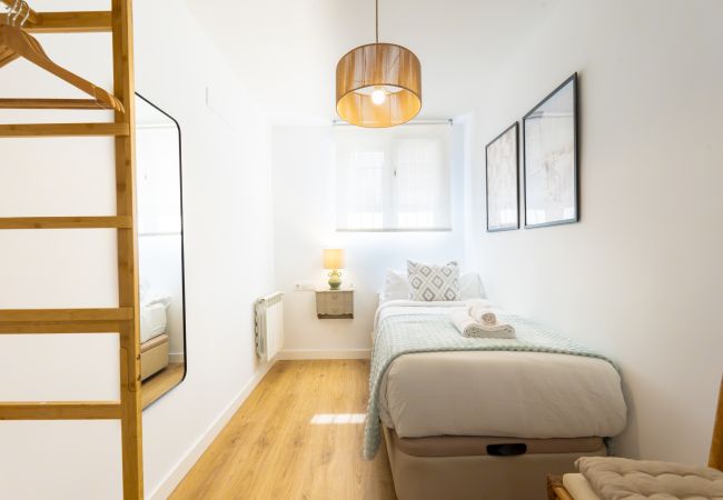 Appartement in Madrid - Magnífico Piso de 3 dormitorios en Madres Plaza de Mayo – Espacioso y Cómodo –Madrid. Temporal  Appartement in Madrid - Magnífico Piso de 3 dormitorios en Madres Plaza de Mayo – Espacioso y Cómodo –Madrid. Temporal