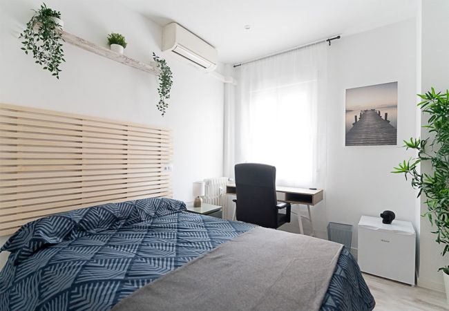  in Madrid - Paris: habitación con confort, comodidad y áreas compartidas Chamartín – Mauricio Legendre