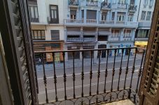 Rent by room in Madrid - Barcelona:  habitación con comodidad y zonas compartidas Gran Vía-Madrid